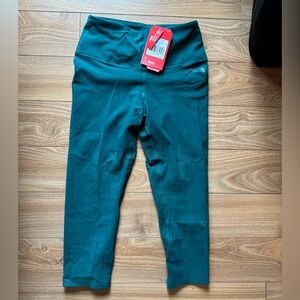 NWT The North Face Leggings Green Printed Crop Sz M